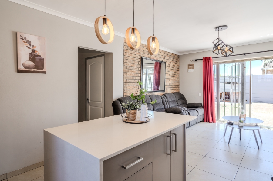 5 Bedroom Property for Sale in Ottery Western Cape